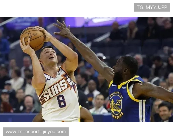 勇士拒25分逆转！库里28+4巴特勒伤退，布克38+4难救主，穆迪爆发，勇士球星库里