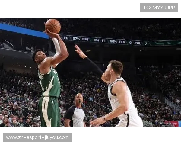 字母哥强硬突破两人防守完成战斧式扣篮:力量与信念的极致展示 字母哥强硬突破两人防守完成战斧式扣篮:力量与信念的极致展示